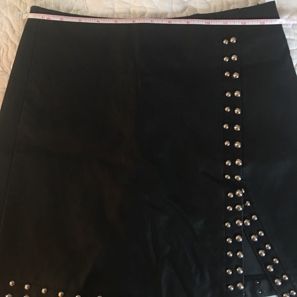 ‼️Last One‼️5⭐️ Black Studded Mini Skirt - Picture 5 of 7